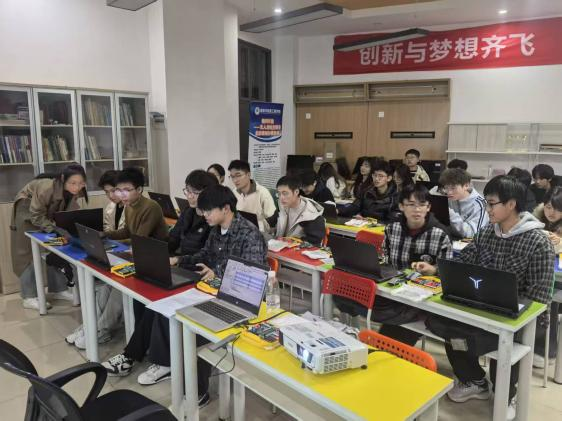 https://mmbiz.qpic.cn/sz_mmbiz_png/FcZ6kiaagMb30HR7HH1XibuP4vmszXR8n5Ricx3KybkXzhhDuce0rIpRo7Y8WibNhJ09FlMtZWbNddEmRusjMER8FQ/640?wx_fmt=png&from=appmsg